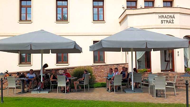 Hradná stráž Hotel&Apartments s privátnym wellness