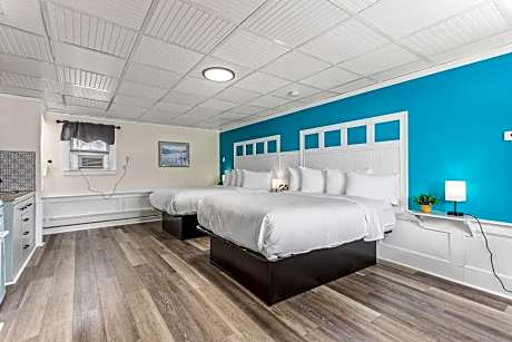 Deluxe Queen Room with Two Queen Beds