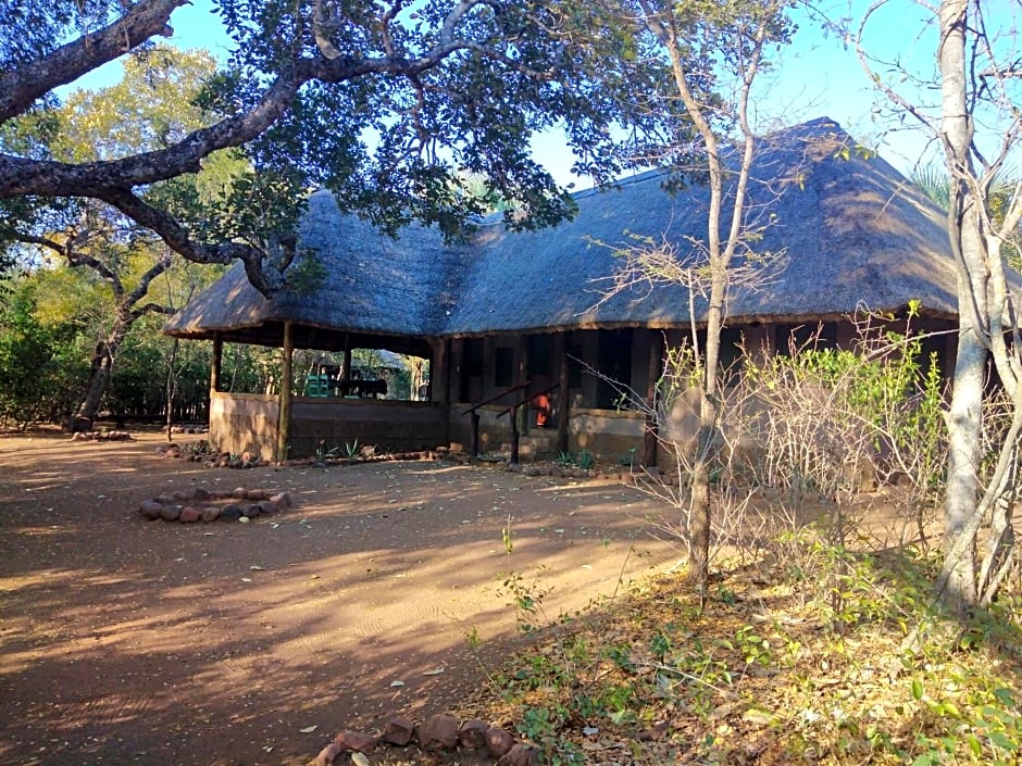 Nthakeni Bush & River Camp