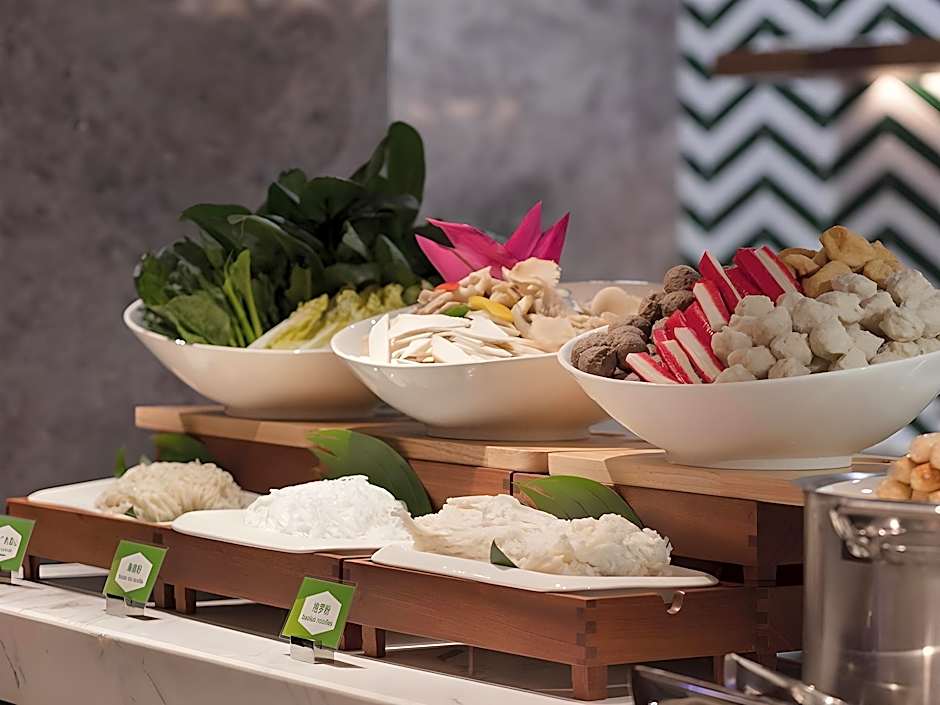 Hampton by Hilton Qionghai Railway Station