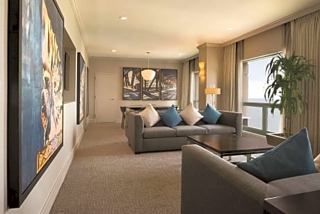 1 King 1 Bedroom Presidential Suite