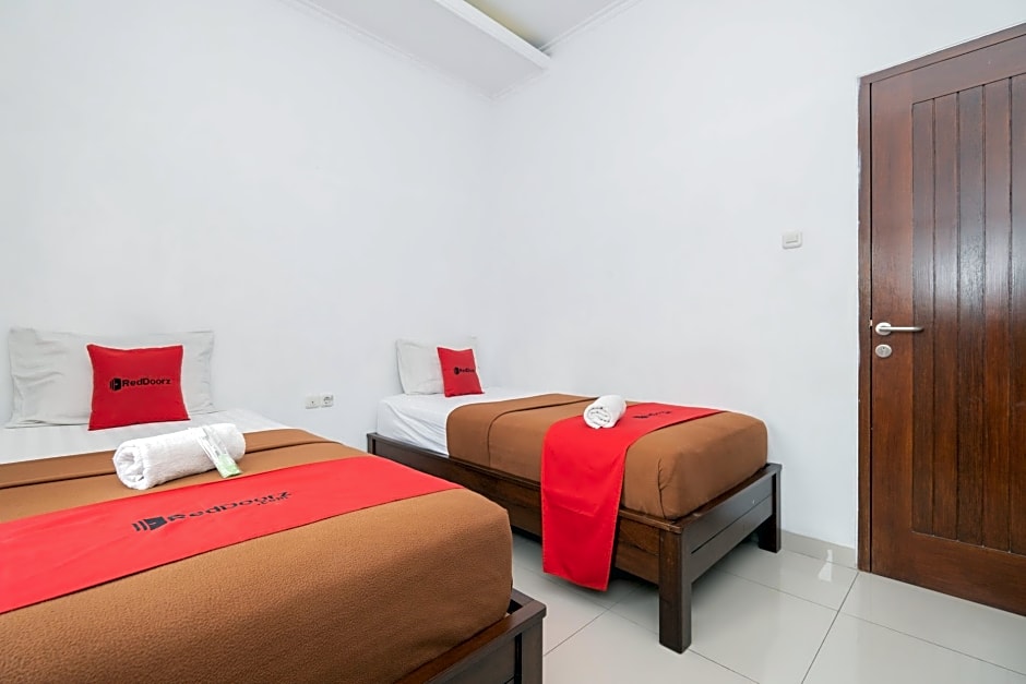 RedDoorz near Jawa Timur Park 3