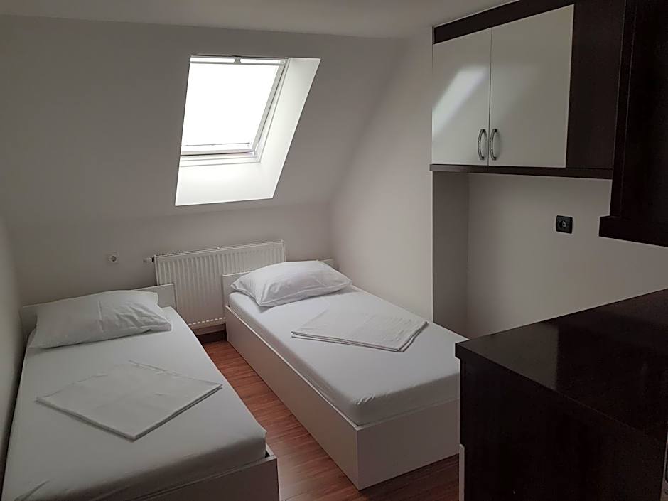 Domačija Vodnik & Apartments