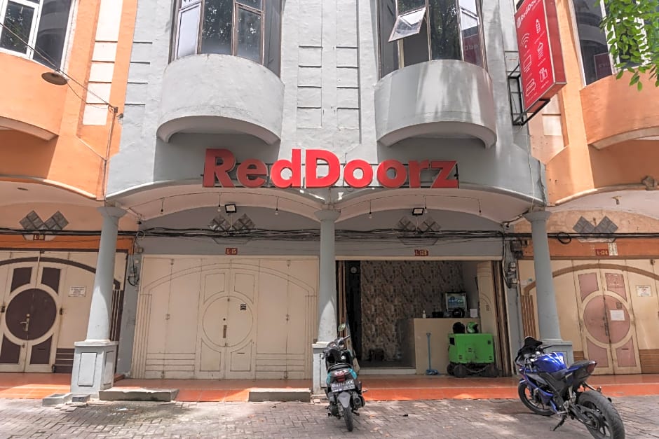 RedDoorz @ Jalan Asia Medan