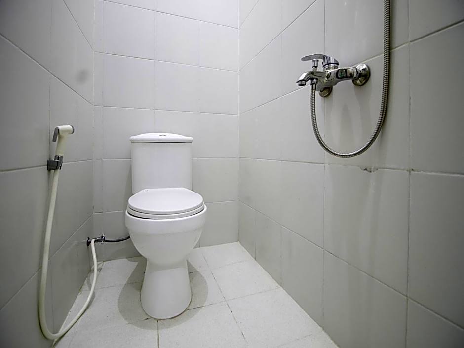 RedDoorz Plus near STIE YKPN