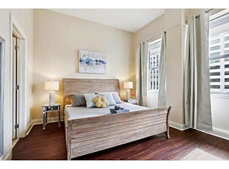 Amazing Condos Beautiful View 2 Blocks To French Quarter, Small Rooftop Pool, Gym, Seanger Theater, Super Dome, And Bourbon St