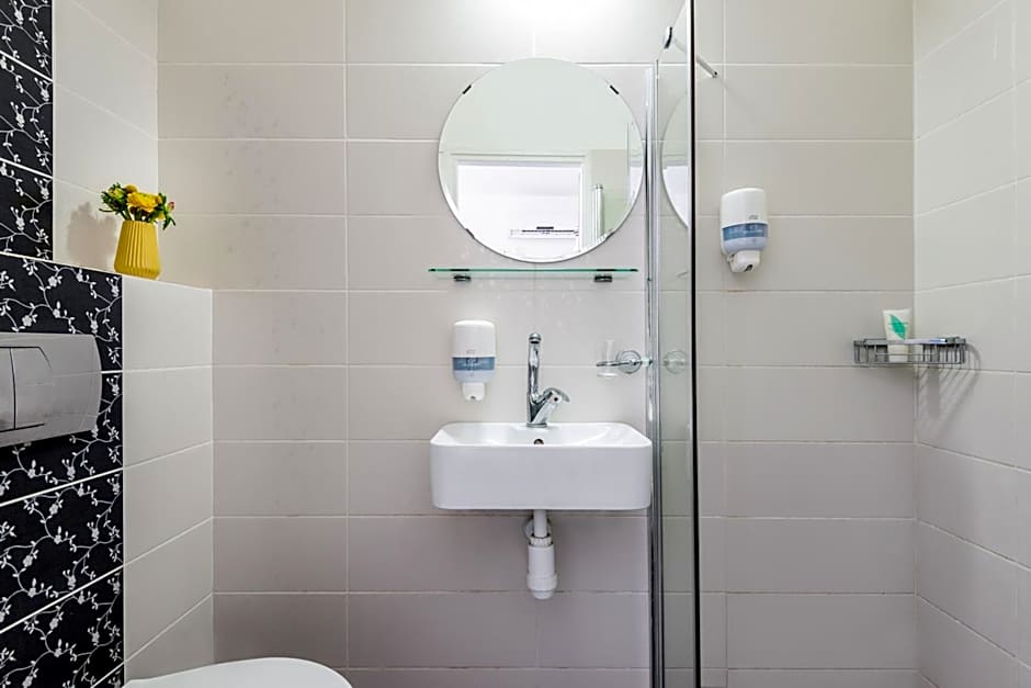 Metulla Travel Hotel