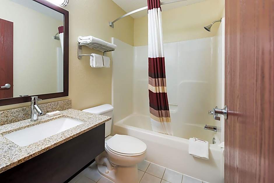 Red Roof Inn Auburn