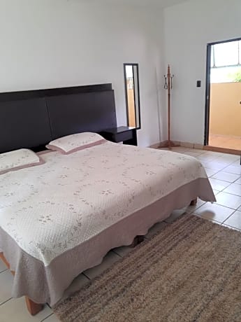 Posada Bugambilias