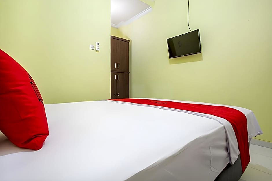 RedDoorz near Petra University 2