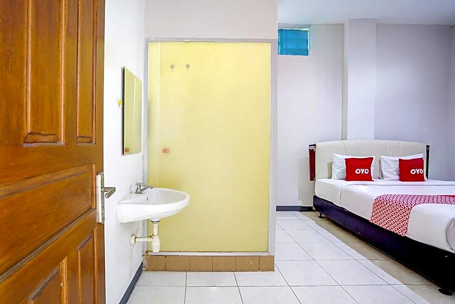 OYO Flagship 90890 Bratang Gede Residence