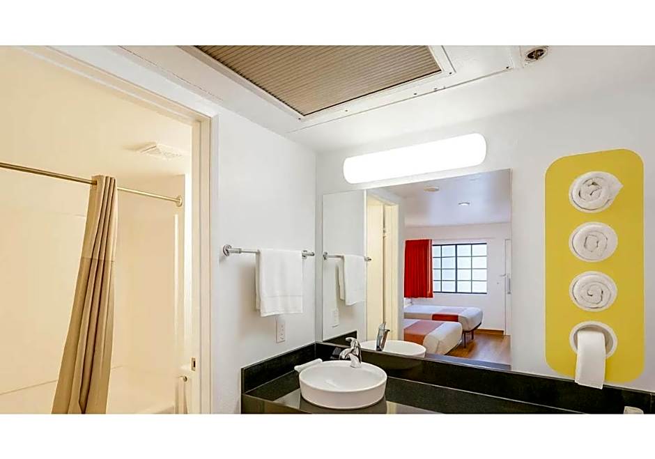 Motel 6-Carlsbad, CA Beach