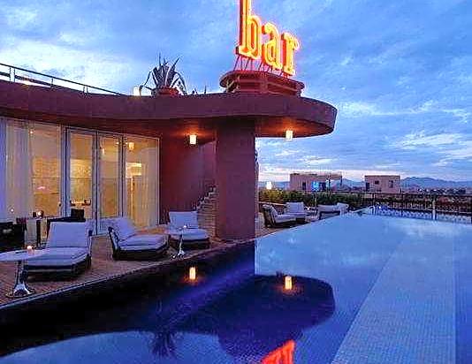 La Renaissance Hotel