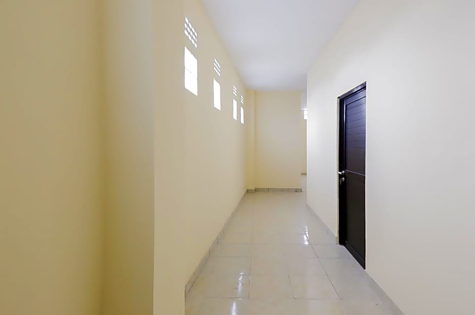 OYO 779 Mn One Residence Syariah Near ITC Cempaka Mas Near Kalbe Farma