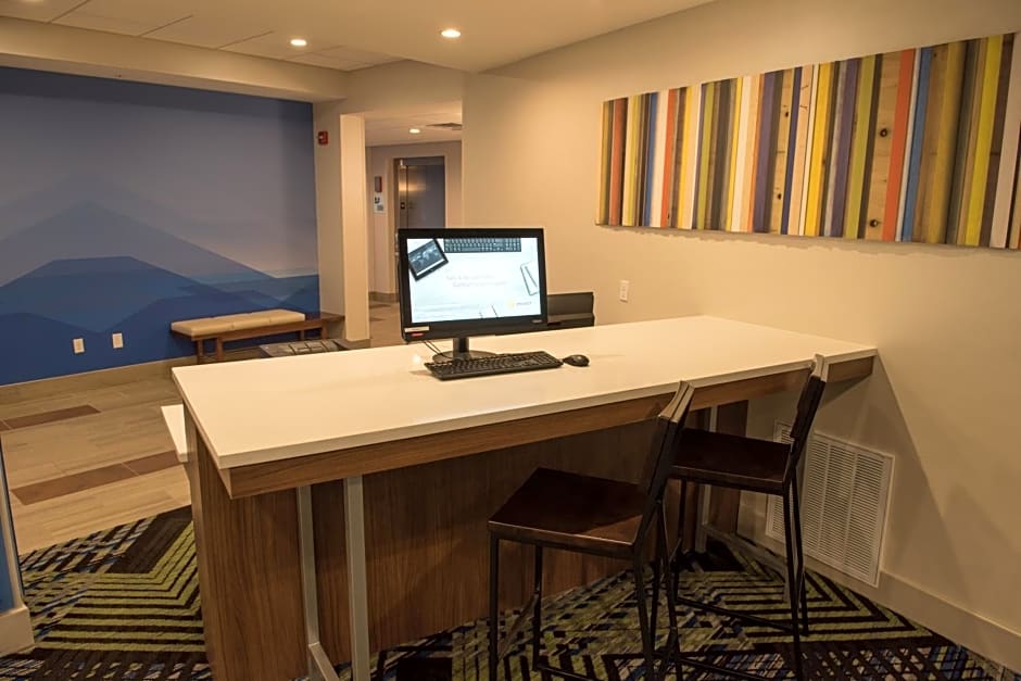 Holiday Inn Express and Suites Dayton Southwest By IHG