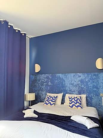 Suite Duplex Family Room - City view