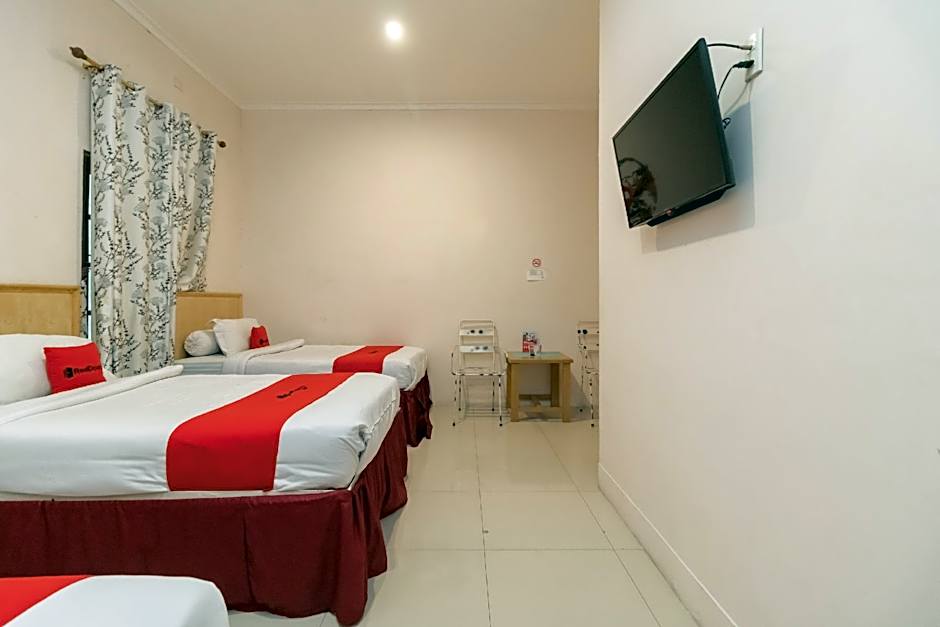 RedDoorz @ Fella Homestay Medan