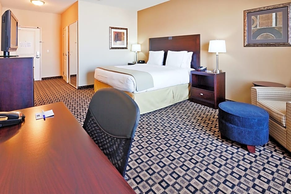 Holiday Inn Express & Suites Clovis By IHG