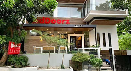 RedDoorz @ Anton's Loft Designer Resort Pansol Calamba Laguna