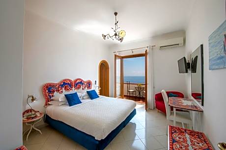One-Bedroom Apartment with Sea View - Red