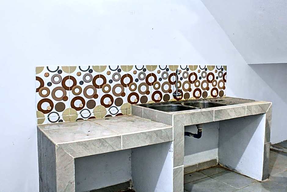 OYO Life 92509 Maulana Guest House Simpur