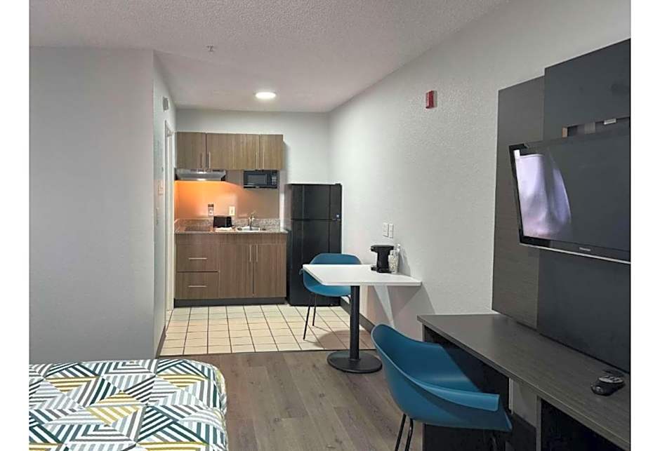 Studio 6 Extended Stay - West Palm Beach, FL