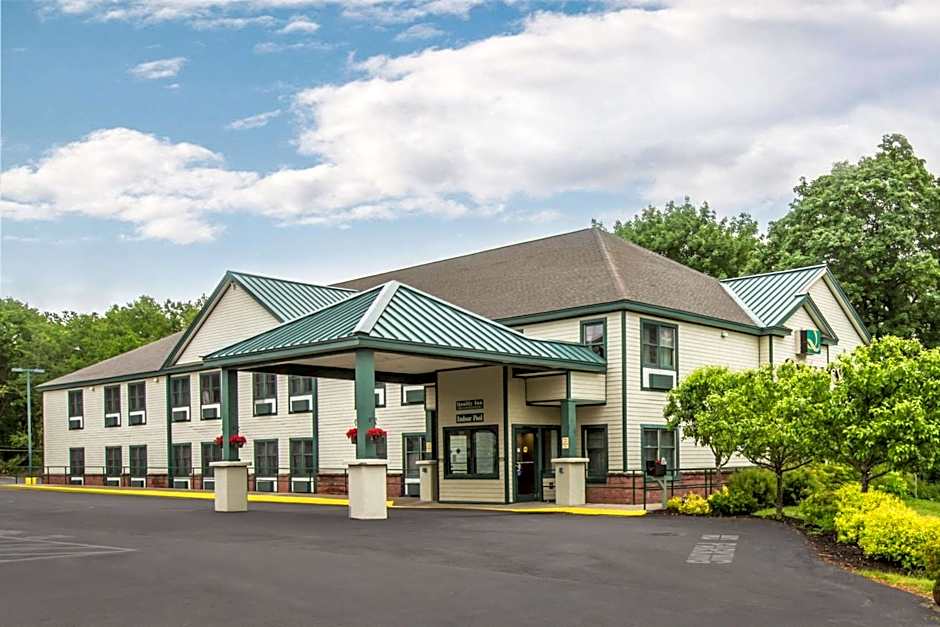 Photo 1 of 17 of Econo Lodge Glens Falls / Lake George
