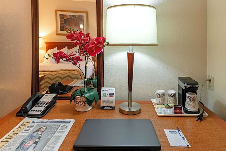 Travelodge by Wyndham Ottawa East