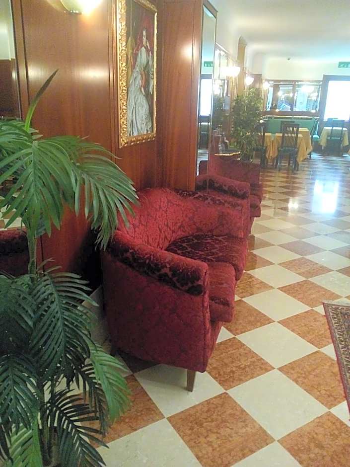 Hotel Diana