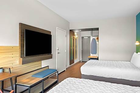 Queen Room with Two Queen Beds - Hearing Access