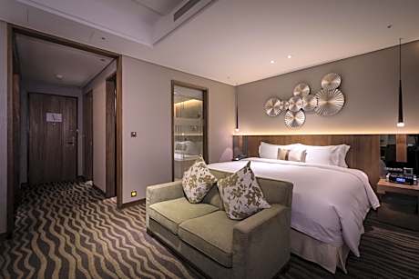 Business King Room with City View