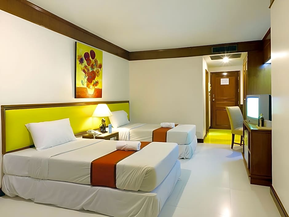 Silom Avenue Inn Hotel