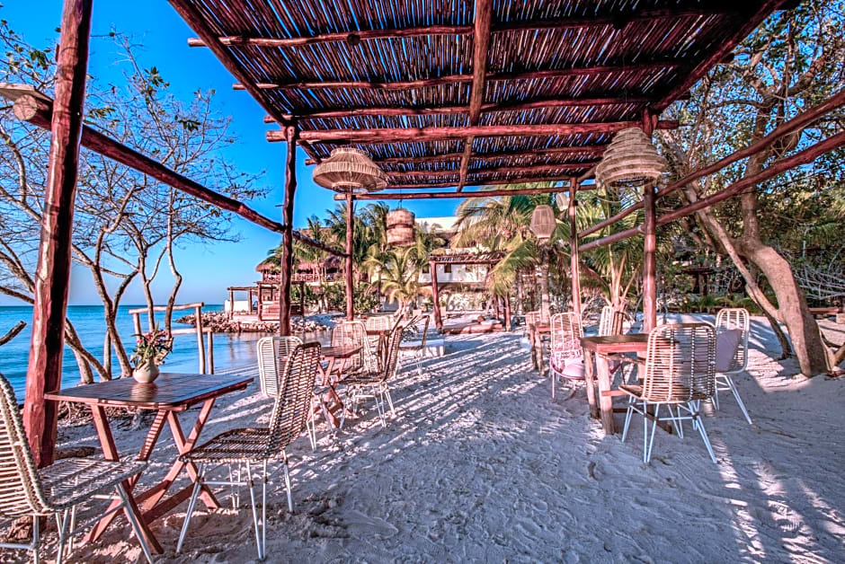 Las Nubes De Holbox