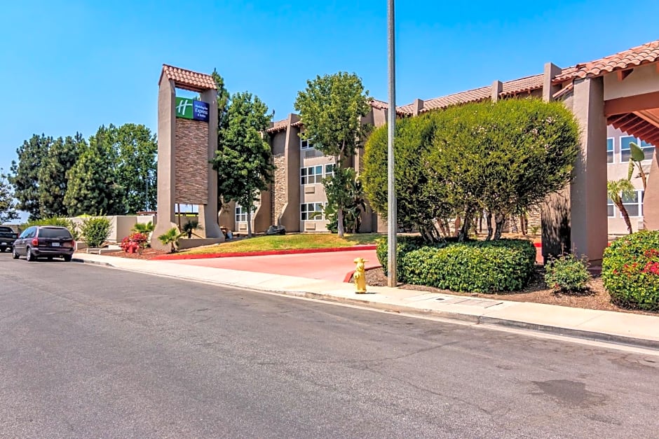 Holiday Inn Express Camarillo By IHG