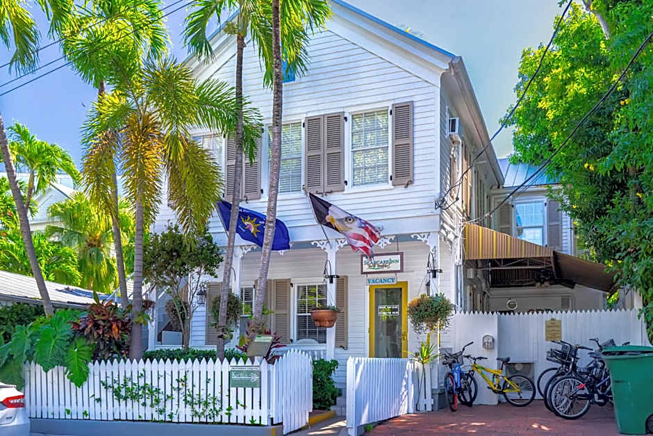 Seascape Tropical Inn