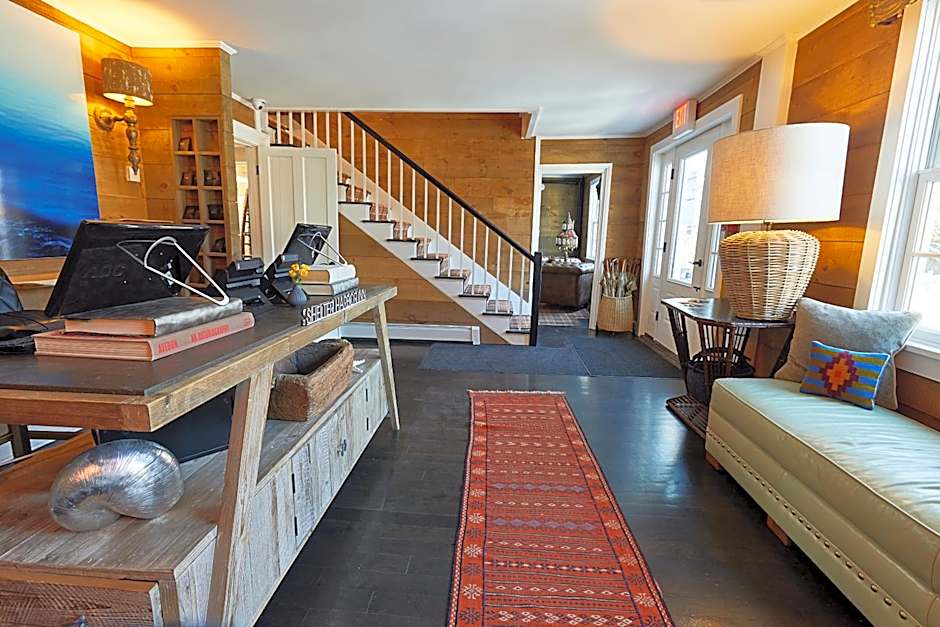 Shelter Harbor Inn