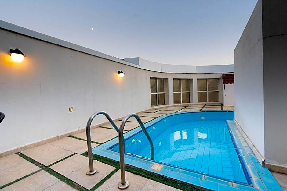 Platinum Alkhamseen Serviced Apartments