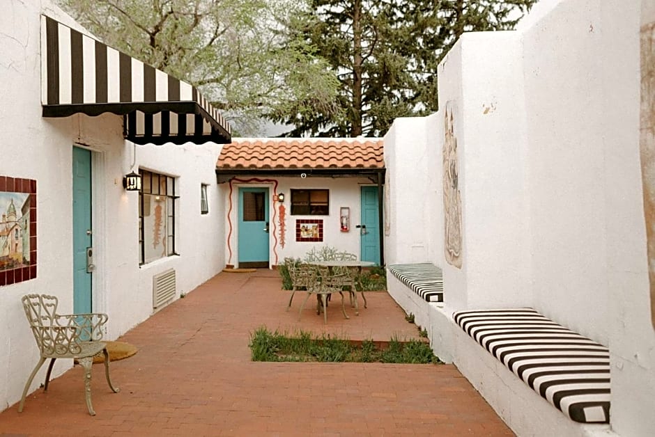 El Rey Court