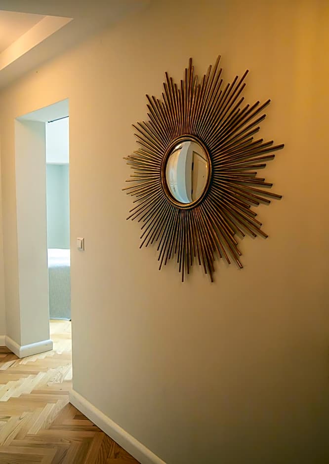 Crystal Suites Old Town