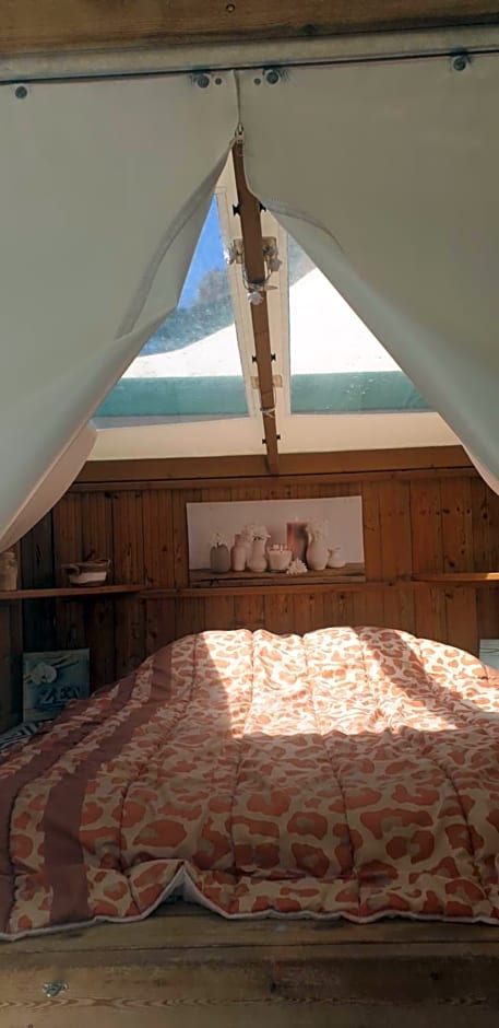 Gîte en bois proche du zoo ,vue sur le ciel en dormant