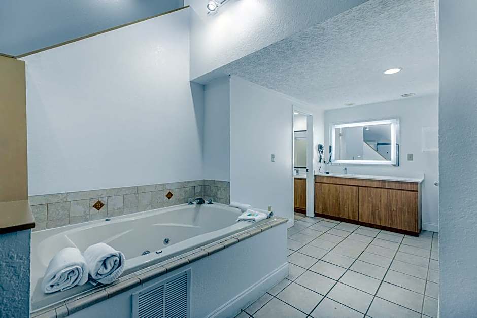 Crossroads Inn & Suites