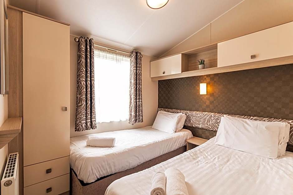 Meadows Lodge with Hot Tub