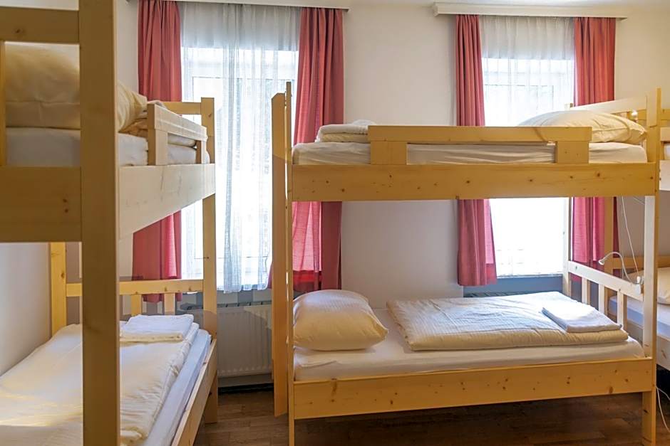 Hotel & Hostel Sandwirt