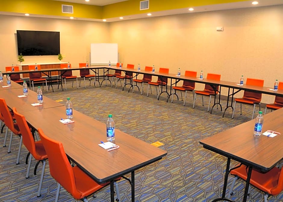 Holiday Inn Express & Suites Pittsburgh - Monroeville By IHG