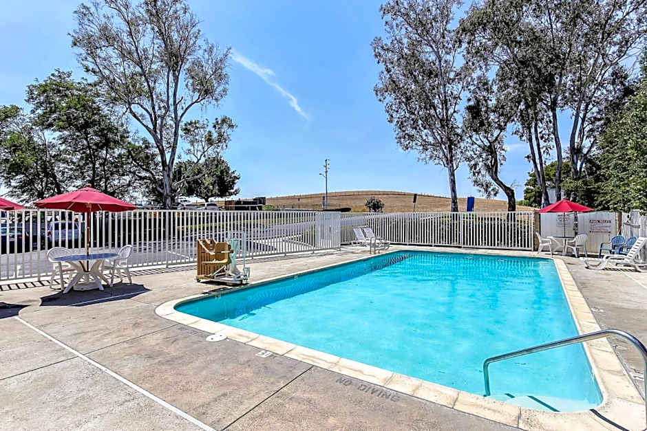 Super 8 by Wyndham Livermore