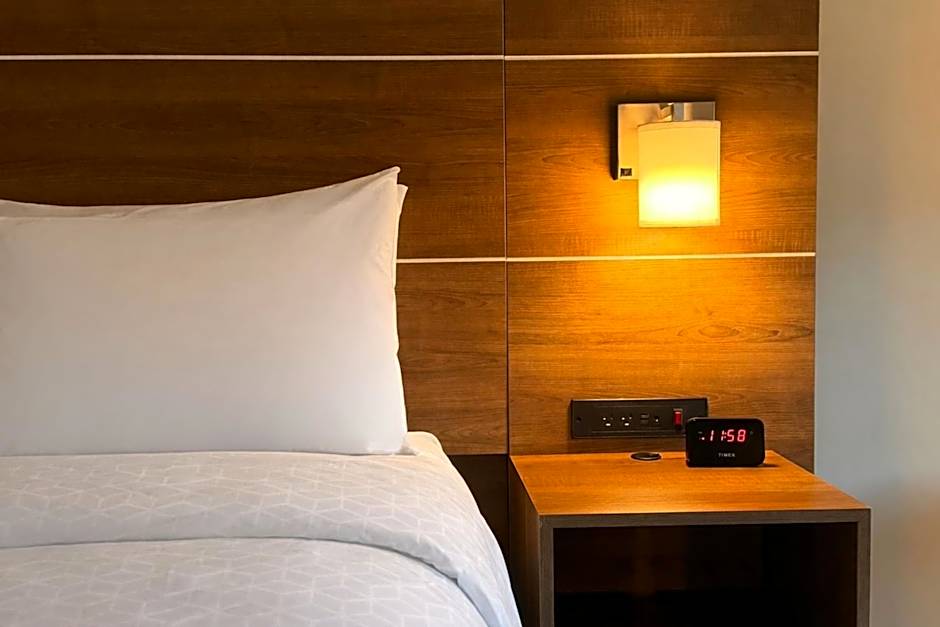 Holiday Inn Express & Suites Charlotte - Ballantyne by IHG