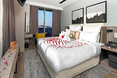 One Bedroom Executive Suite with Balcony