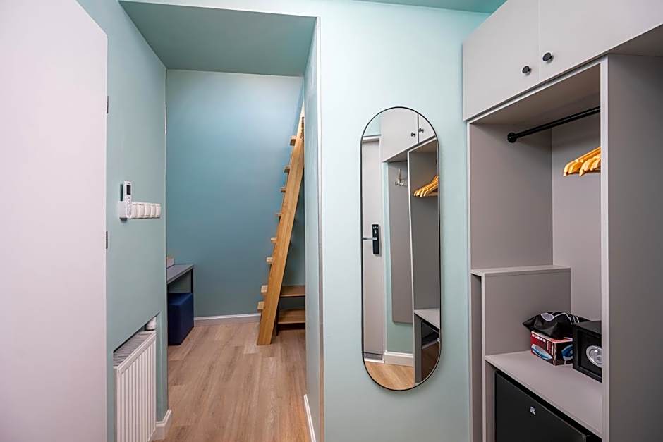 JESS INN Hostel Rondo Charles de Gaulle