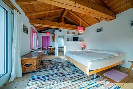 Apartment (4 Adults)