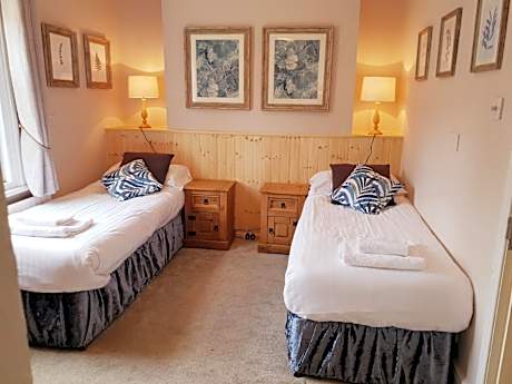 Twin Room with Private Bathroom